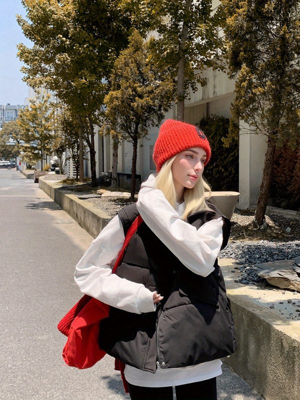 a flexible coat with a relaxed stand up collar, perfect for keeping warm during the autumn and winter seasons.