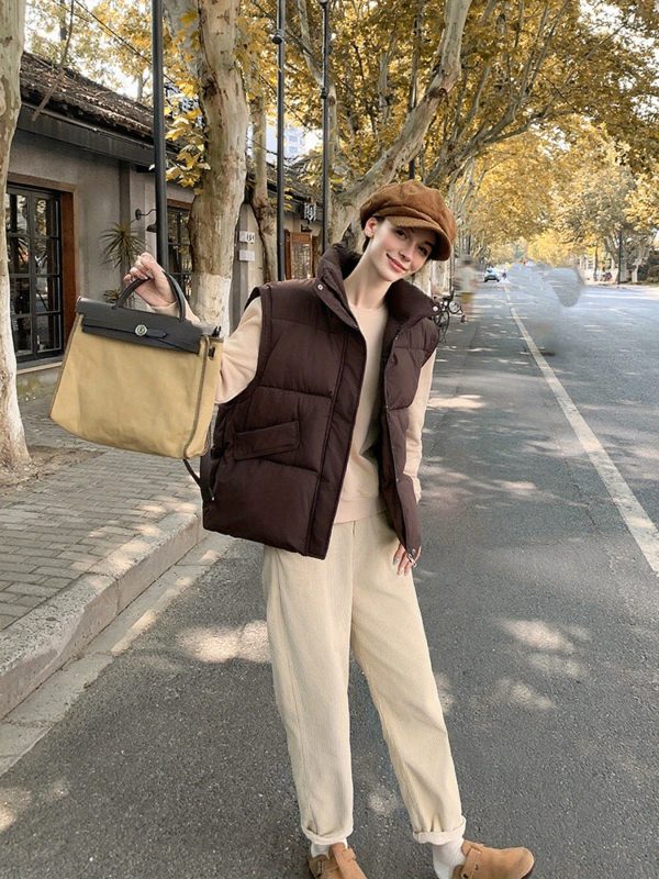 a flexible coat with a relaxed stand up collar, perfect for keeping warm during the autumn and winter seasons.
